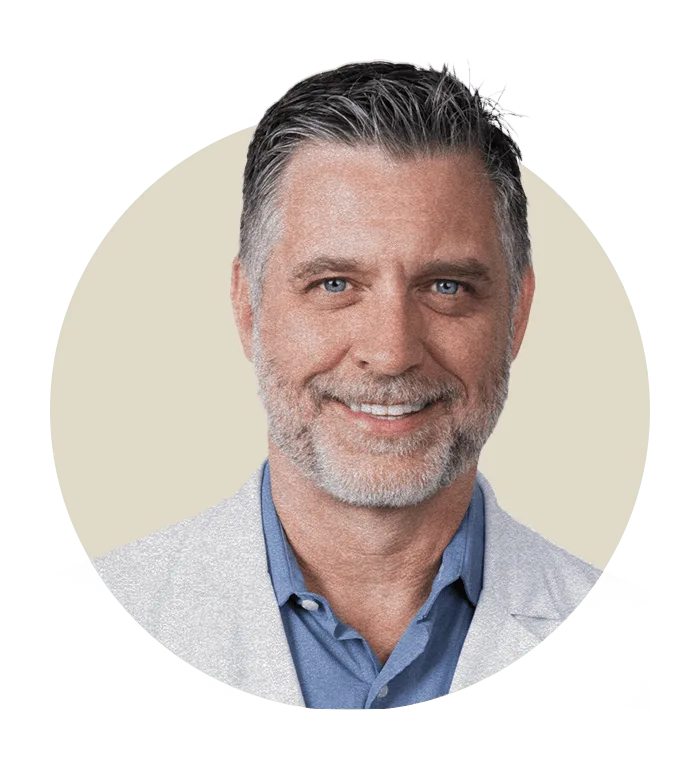 Portrait of Dr. Jeffrey Egler, Noom’s Chief Medical Officer, emphasizing clinical expertise and medical oversight in Noom’s science-backed weight loss and wellness programs.